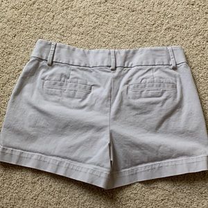 Loft riviera short, size 6, light gray.